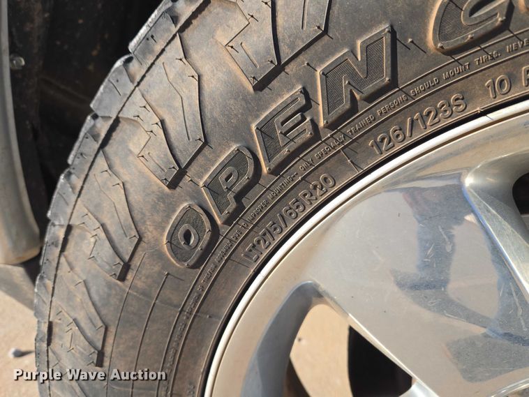 image for item ET5347 2017 RAM 1500 Crew Cab pickup truck