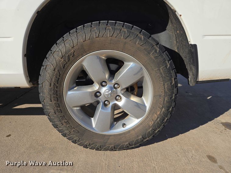 image for item ET5347 2017 RAM 1500 Crew Cab pickup truck