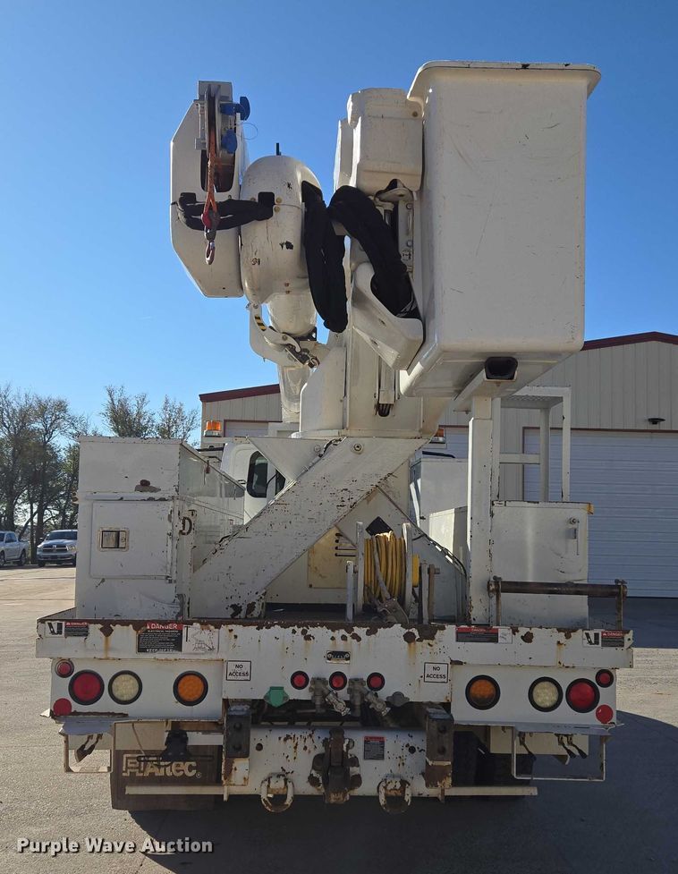 image for item ET5348 2013 International DuraStar 4400 bucket truck