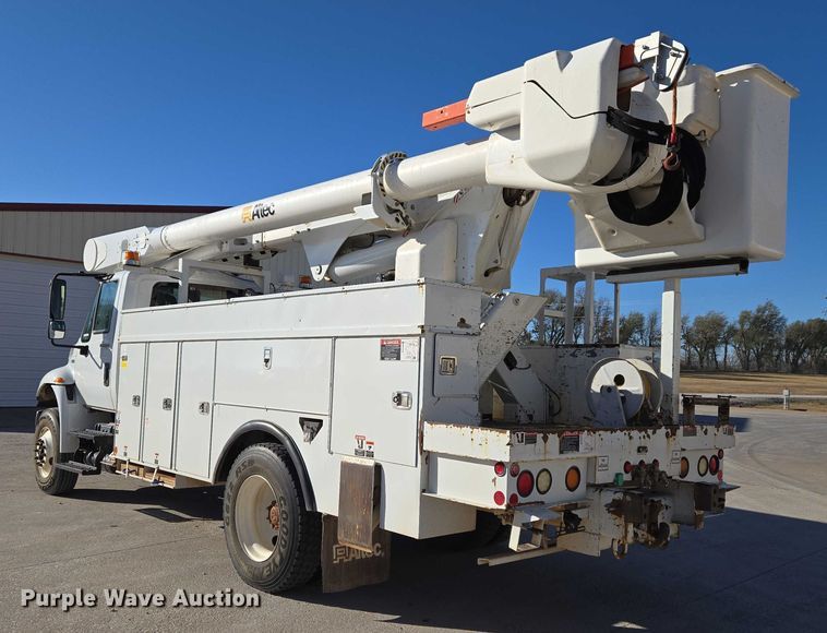 image for item ET5348 2013 International DuraStar 4400 bucket truck