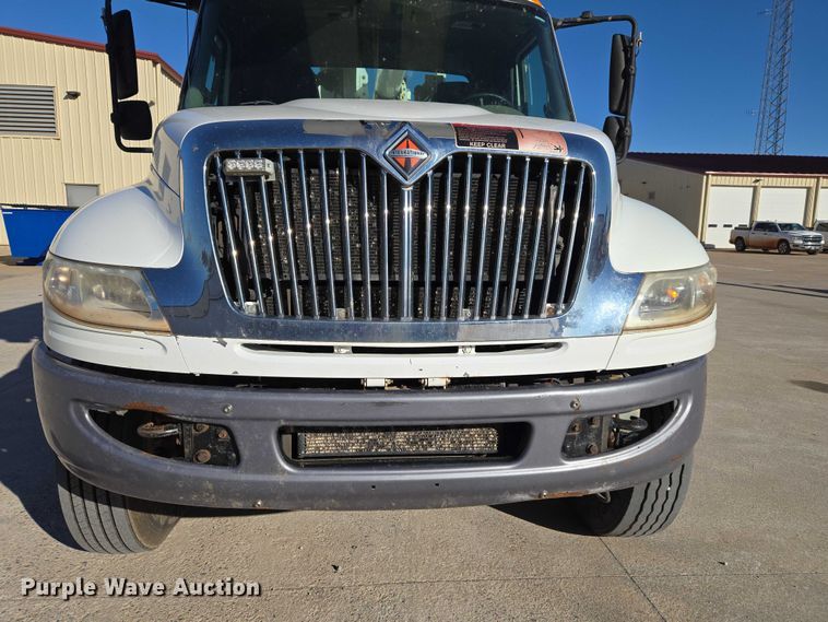 image for item ET5348 2013 International DuraStar 4400 bucket truck