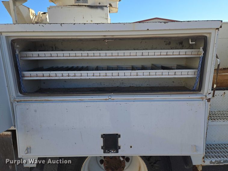 image for item ET5348 2013 International DuraStar 4400 bucket truck