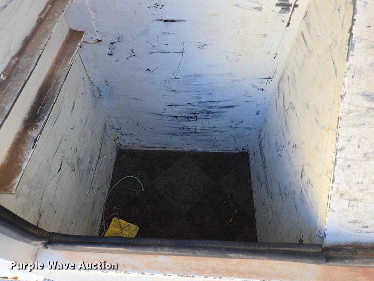 image for item ET5348 2013 International DuraStar 4400 bucket truck