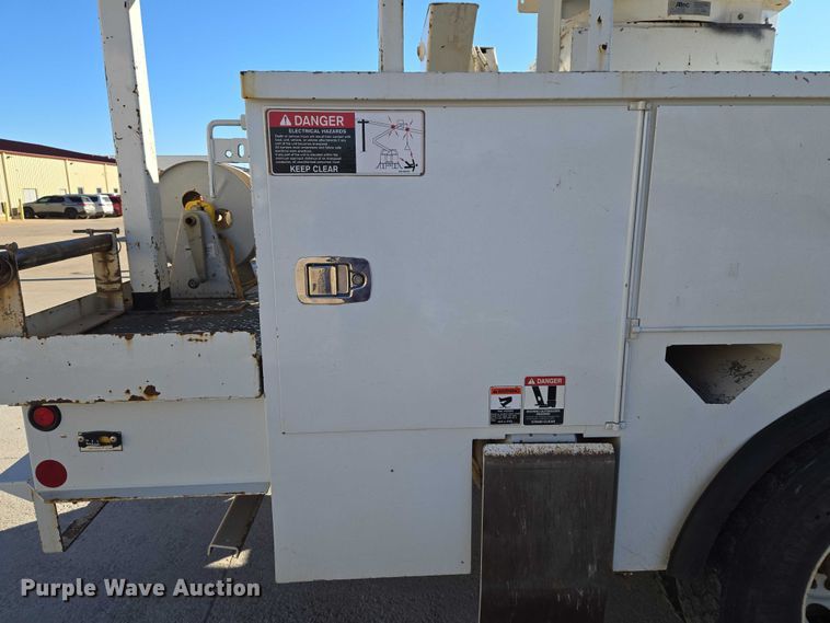 image for item ET5348 2013 International DuraStar 4400 bucket truck