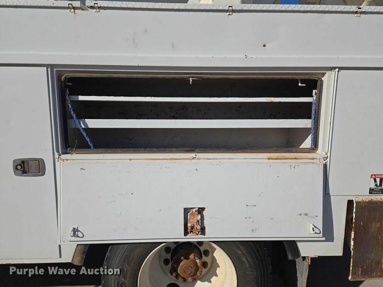 image for item ET5348 2013 International DuraStar 4400 bucket truck