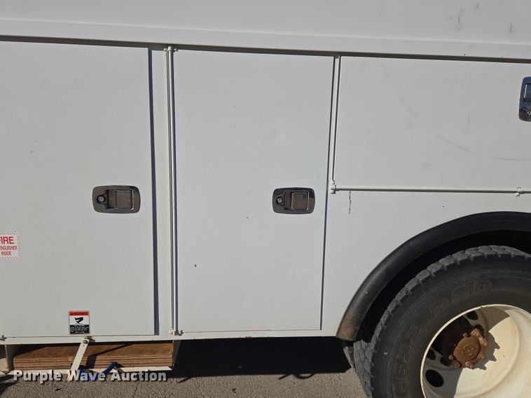 image for item ET5348 2013 International DuraStar 4400 bucket truck