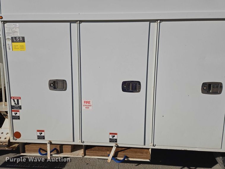 image for item ET5348 2013 International DuraStar 4400 bucket truck