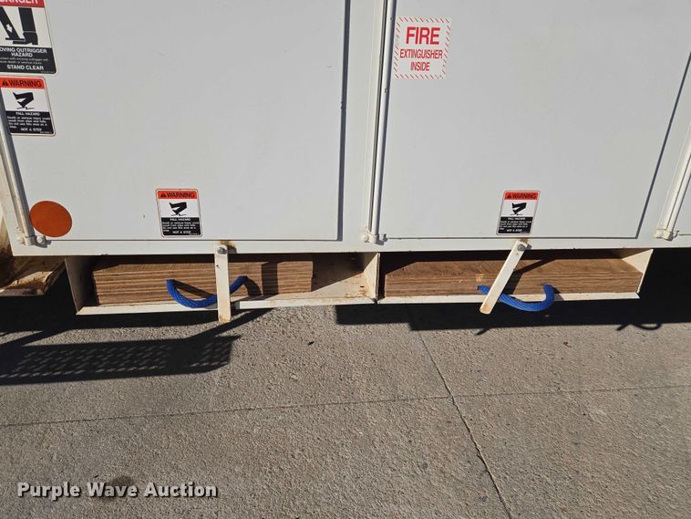 image for item ET5348 2013 International DuraStar 4400 bucket truck