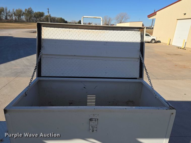 image for item ET5348 2013 International DuraStar 4400 bucket truck