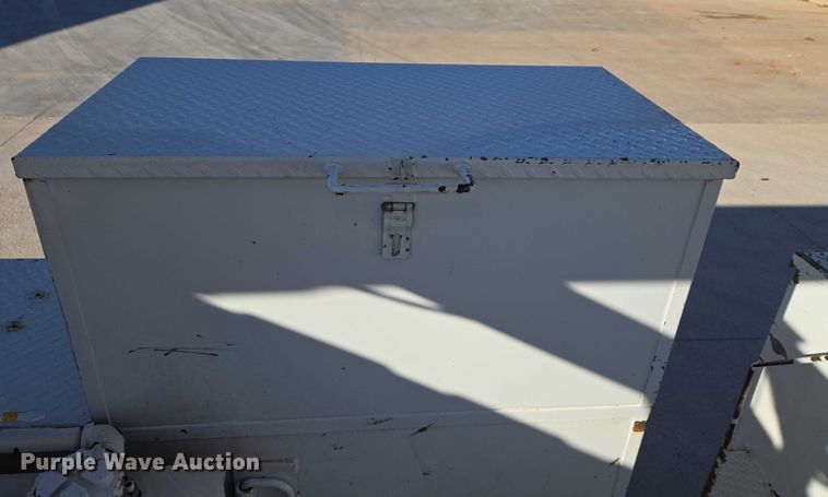 image for item ET5348 2013 International DuraStar 4400 bucket truck