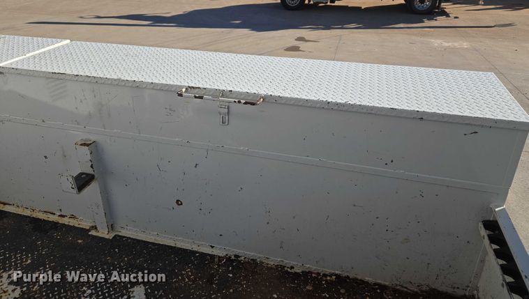 image for item ET5348 2013 International DuraStar 4400 bucket truck