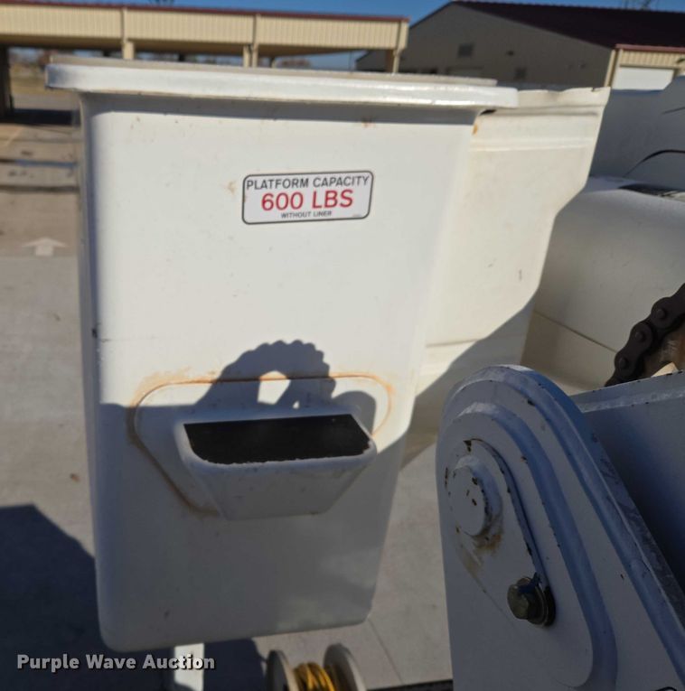 image for item ET5348 2013 International DuraStar 4400 bucket truck