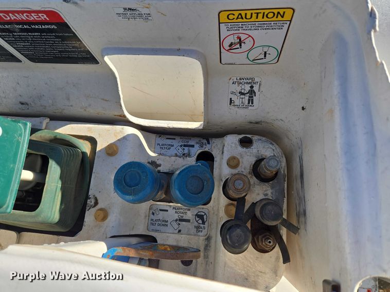 image for item ET5348 2013 International DuraStar 4400 bucket truck