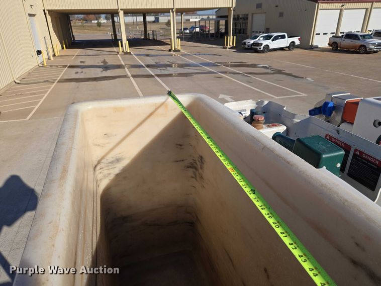 image for item ET5348 2013 International DuraStar 4400 bucket truck