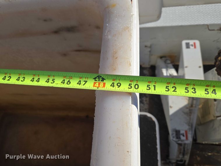 image for item ET5348 2013 International DuraStar 4400 bucket truck