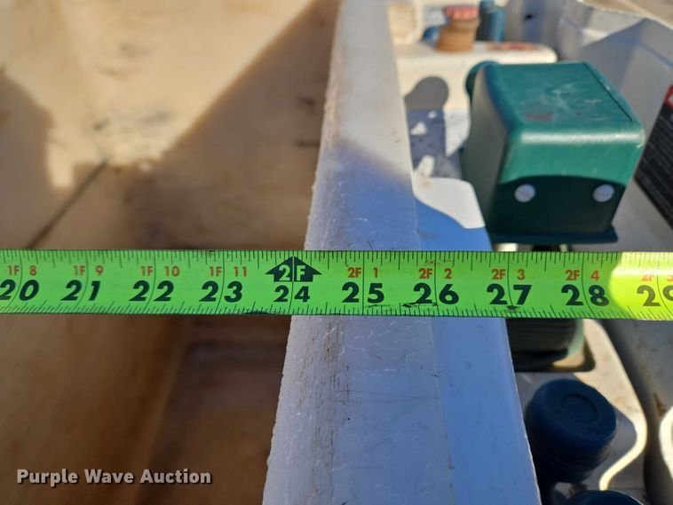 image for item ET5348 2013 International DuraStar 4400 bucket truck