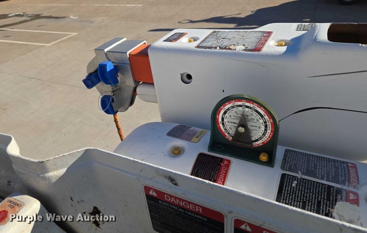 image for item ET5348 2013 International DuraStar 4400 bucket truck