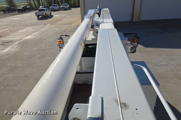 image for item ET5348 2013 International DuraStar 4400 bucket truck