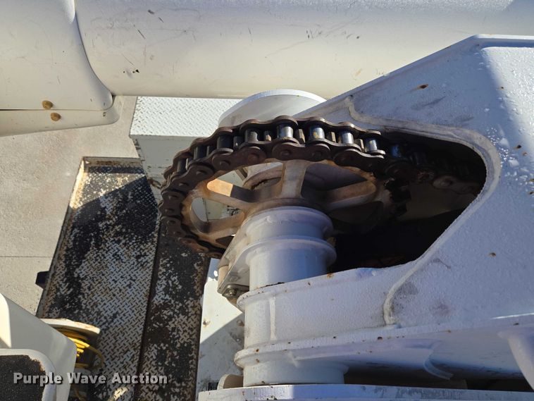 image for item ET5348 2013 International DuraStar 4400 bucket truck