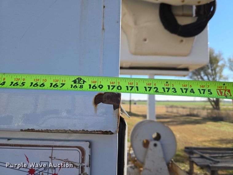 image for item ET5348 2013 International DuraStar 4400 bucket truck