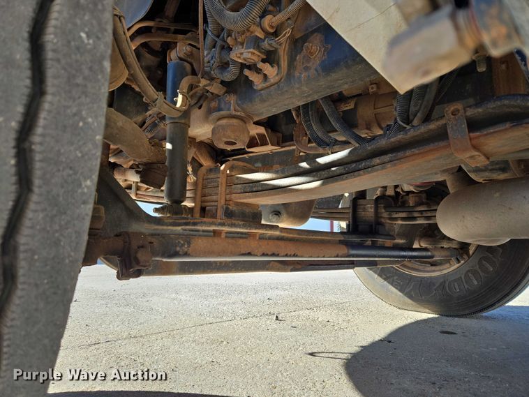 image for item ET5348 2013 International DuraStar 4400 bucket truck