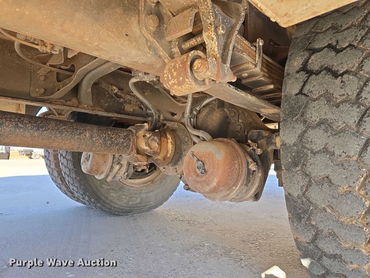 image for item ET5348 2013 International DuraStar 4400 bucket truck