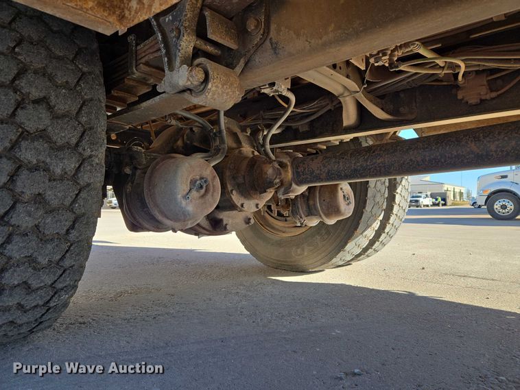 image for item ET5348 2013 International DuraStar 4400 bucket truck