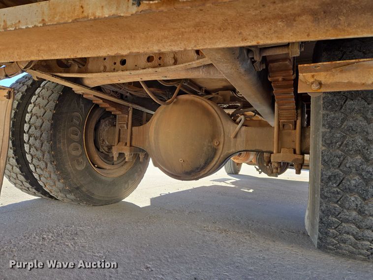 image for item ET5348 2013 International DuraStar 4400 bucket truck