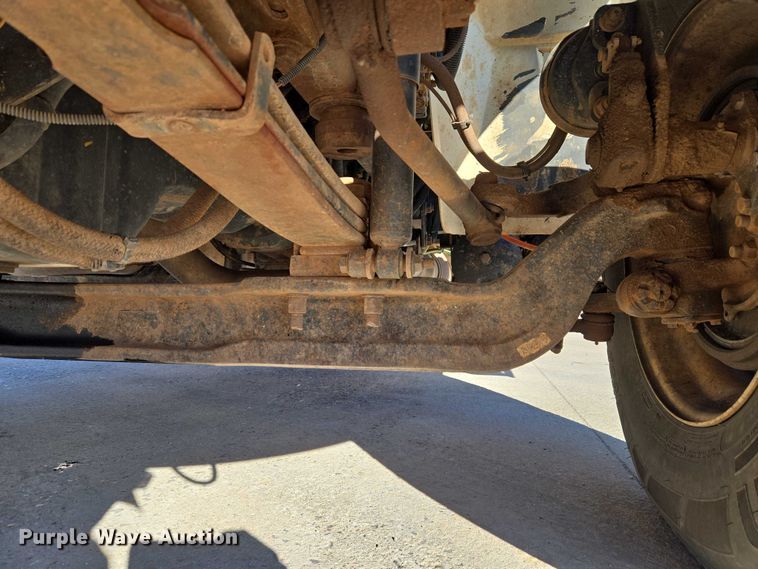 image for item ET5348 2013 International DuraStar 4400 bucket truck