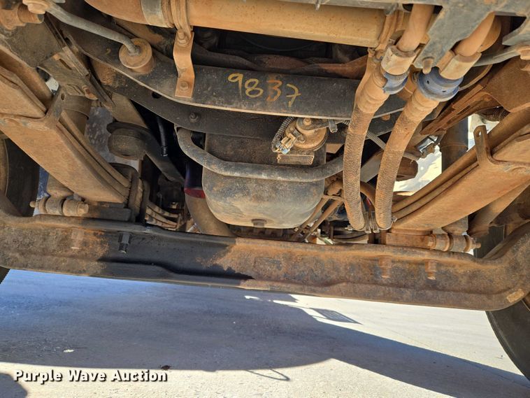 image for item ET5348 2013 International DuraStar 4400 bucket truck