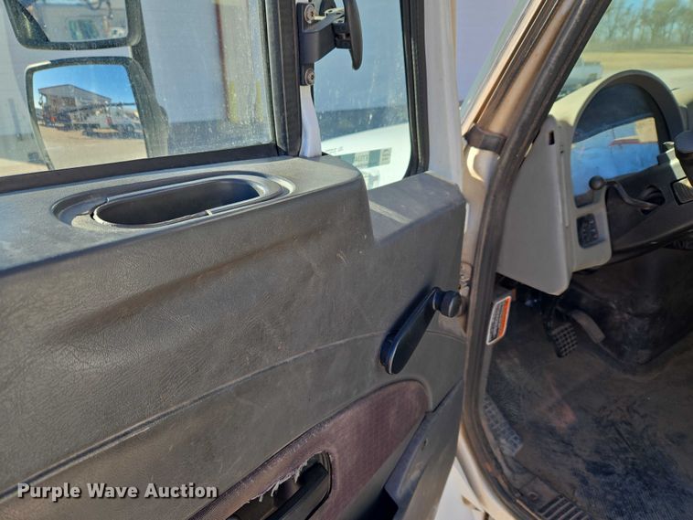 image for item ET5348 2013 International DuraStar 4400 bucket truck