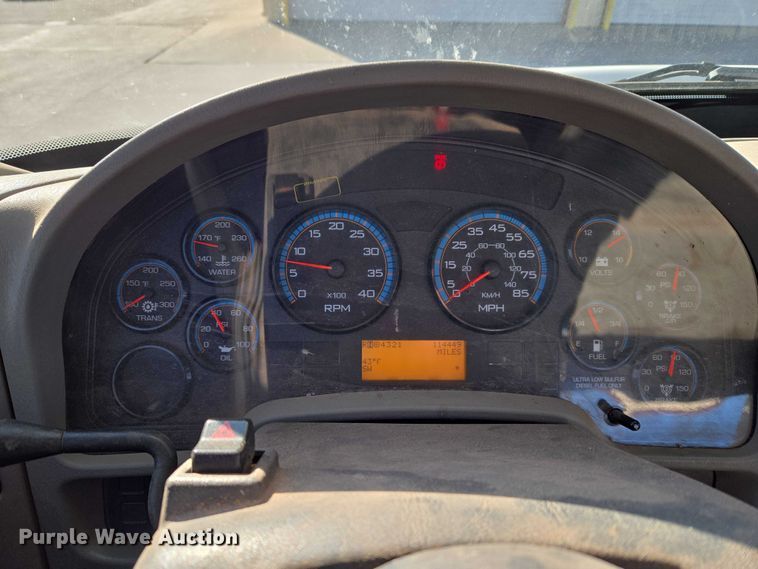 image for item ET5348 2013 International DuraStar 4400 bucket truck