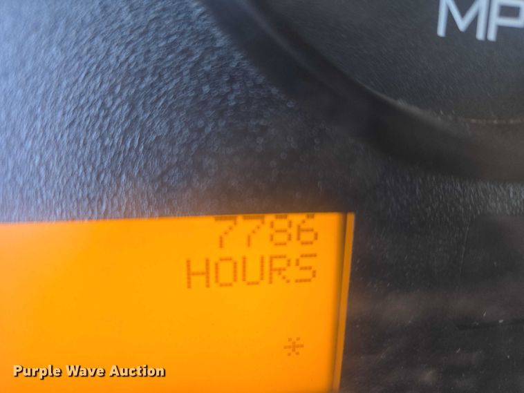 image for item ET5348 2013 International DuraStar 4400 bucket truck