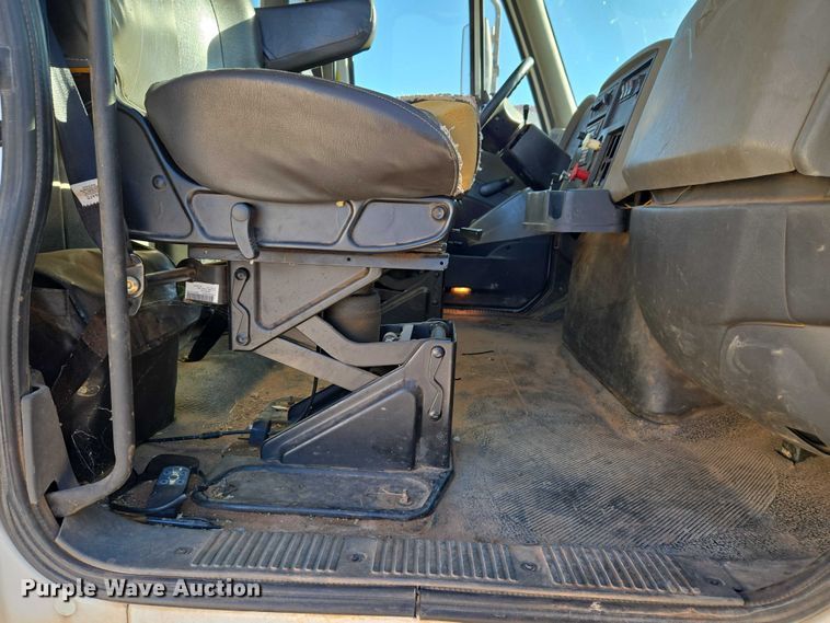 image for item ET5348 2013 International DuraStar 4400 bucket truck