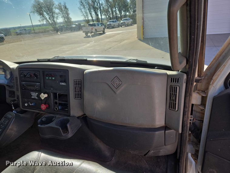 image for item ET5348 2013 International DuraStar 4400 bucket truck