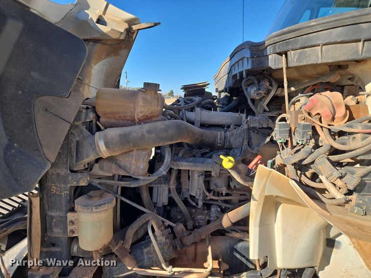 image for item ET5348 2013 International DuraStar 4400 bucket truck