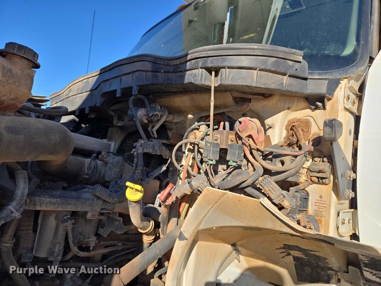 image for item ET5348 2013 International DuraStar 4400 bucket truck