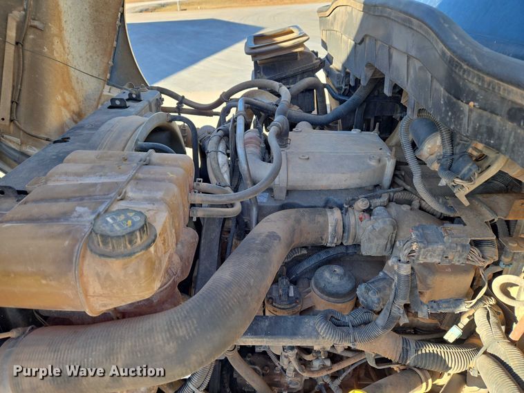 image for item ET5348 2013 International DuraStar 4400 bucket truck