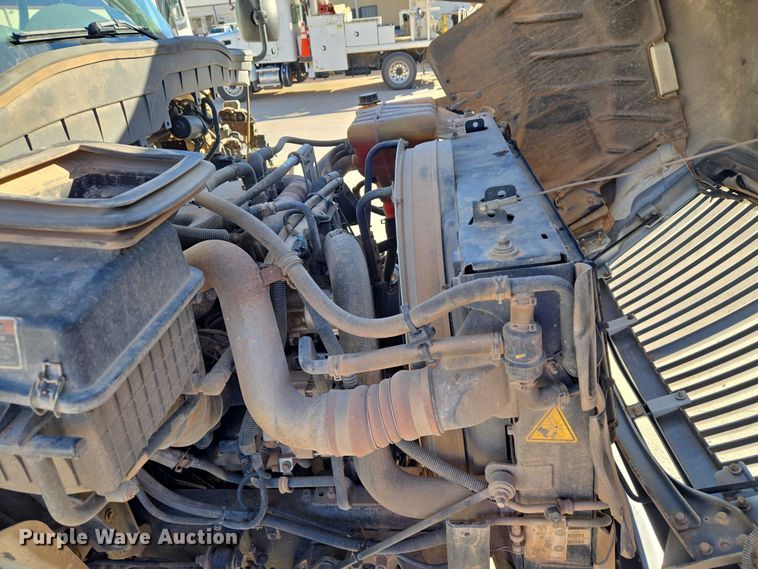 image for item ET5348 2013 International DuraStar 4400 bucket truck