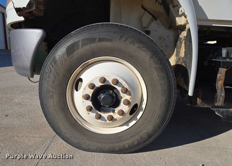 image for item ET5348 2013 International DuraStar 4400 bucket truck