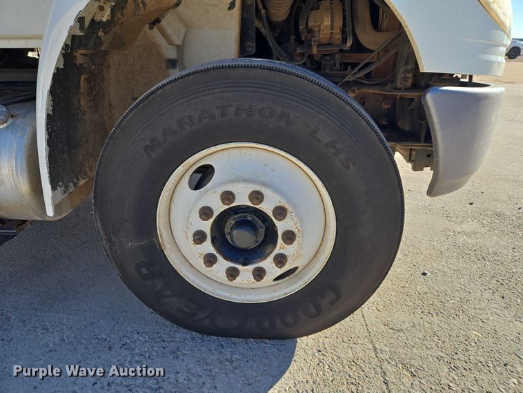 image for item ET5348 2013 International DuraStar 4400 bucket truck