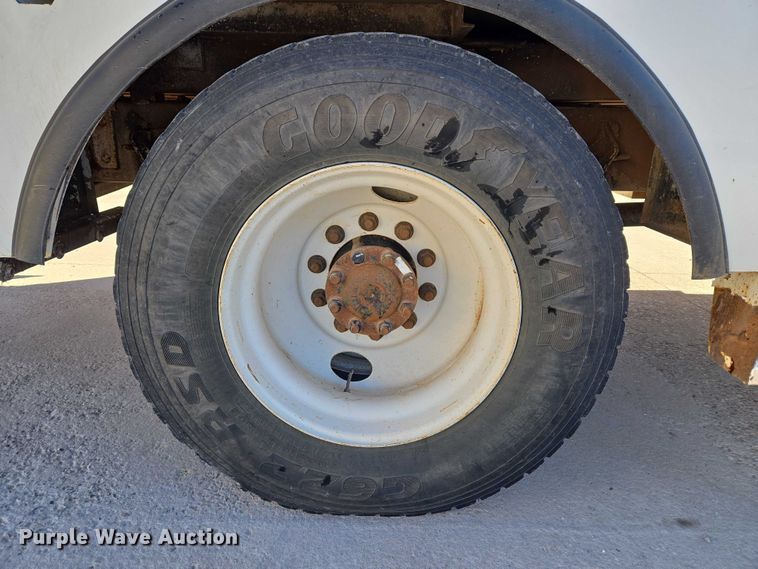 image for item ET5348 2013 International DuraStar 4400 bucket truck