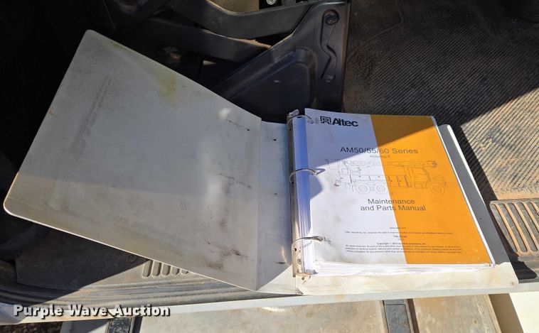 image for item ET5348 2013 International DuraStar 4400 bucket truck