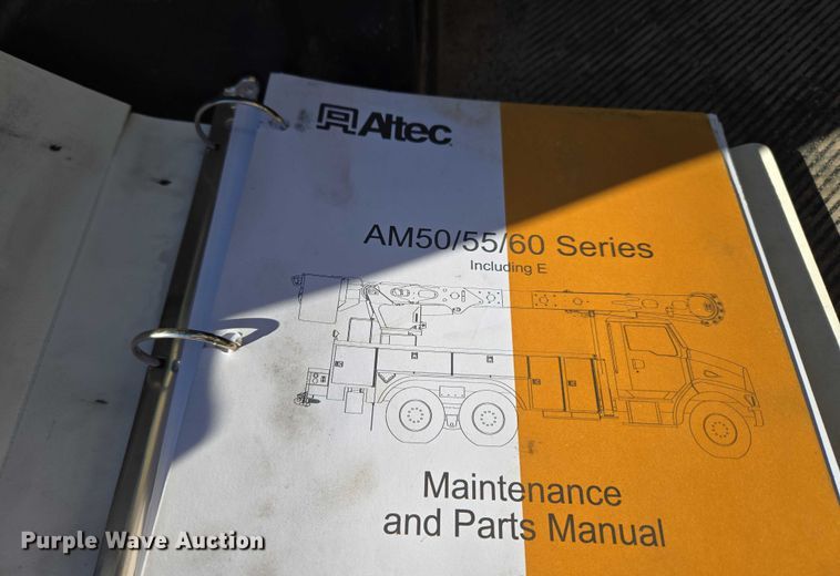 image for item ET5348 2013 International DuraStar 4400 bucket truck