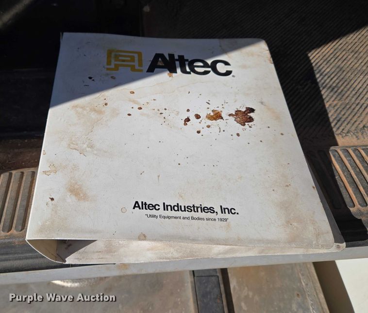 image for item ET5348 2013 International DuraStar 4400 bucket truck