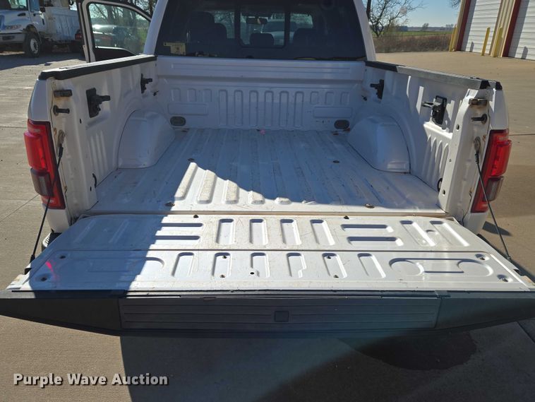 image for item ET5349 2017 Ford F150 SuperCrew pickup truck