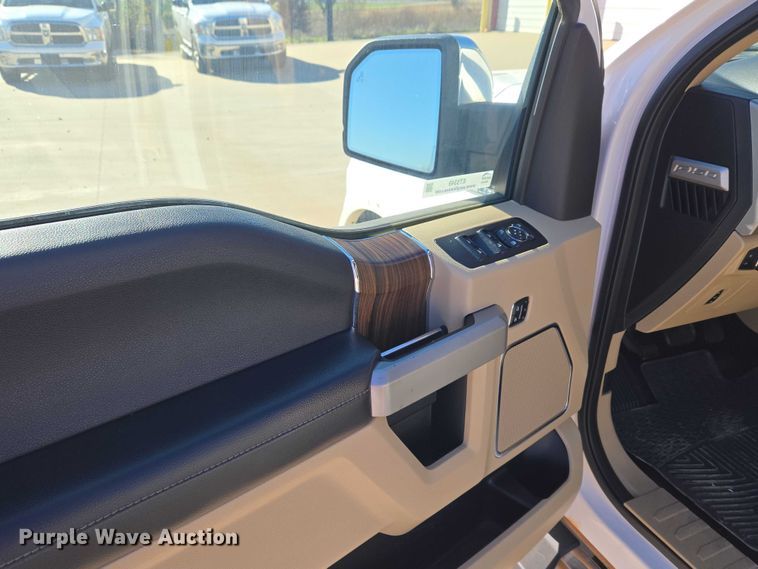 image for item ET5349 2017 Ford F150 SuperCrew pickup truck