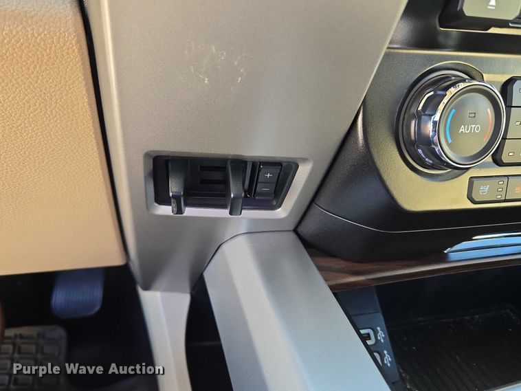 image for item ET5349 2017 Ford F150 SuperCrew pickup truck