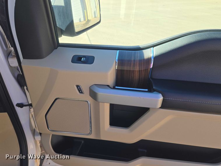 image for item ET5349 2017 Ford F150 SuperCrew pickup truck