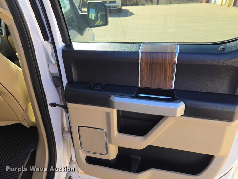 image for item ET5349 2017 Ford F150 SuperCrew pickup truck